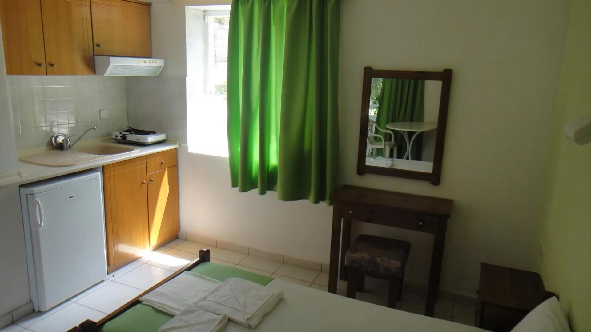 Bungalows Camping Kouyoni Gerakini 0*,  Greece